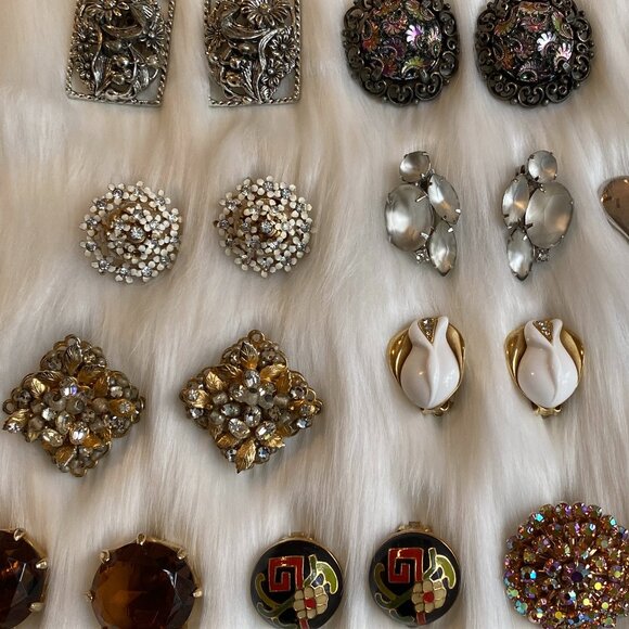 LARGE LOT VINTAGE EARRINGS (FURSTENBERG, TRIFARI, KJL, LEE, KRAMER, ROBERT) - Picture 7 of 16